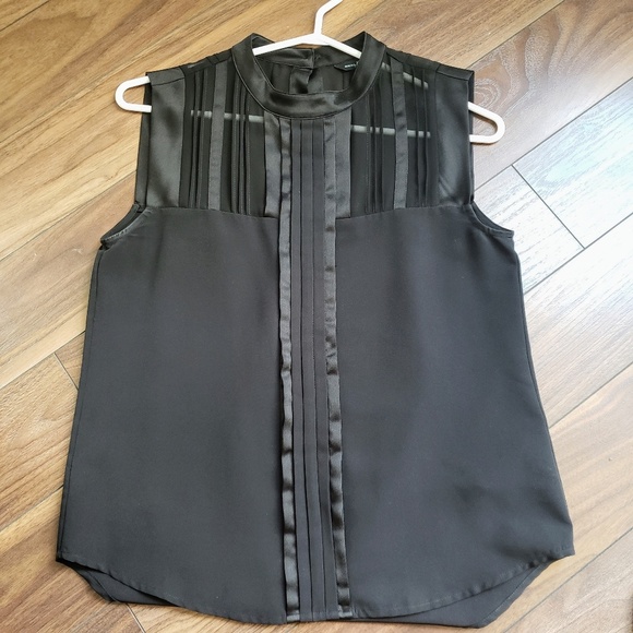 Guess by Marciano "Evie" Pleated Top - Picture 2 of 6